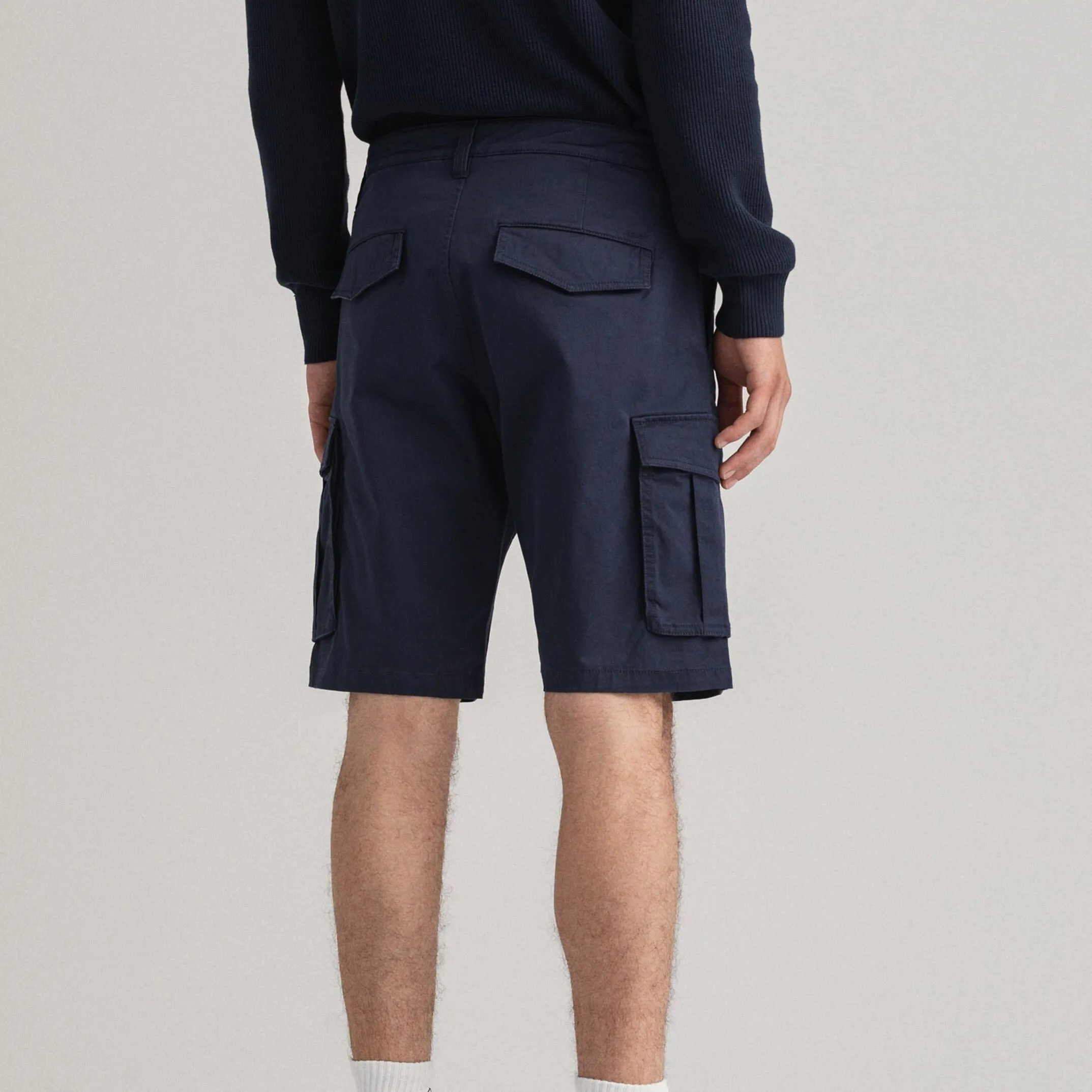 GANT Relaxed Fit Twill Cargo Shorts in Marine