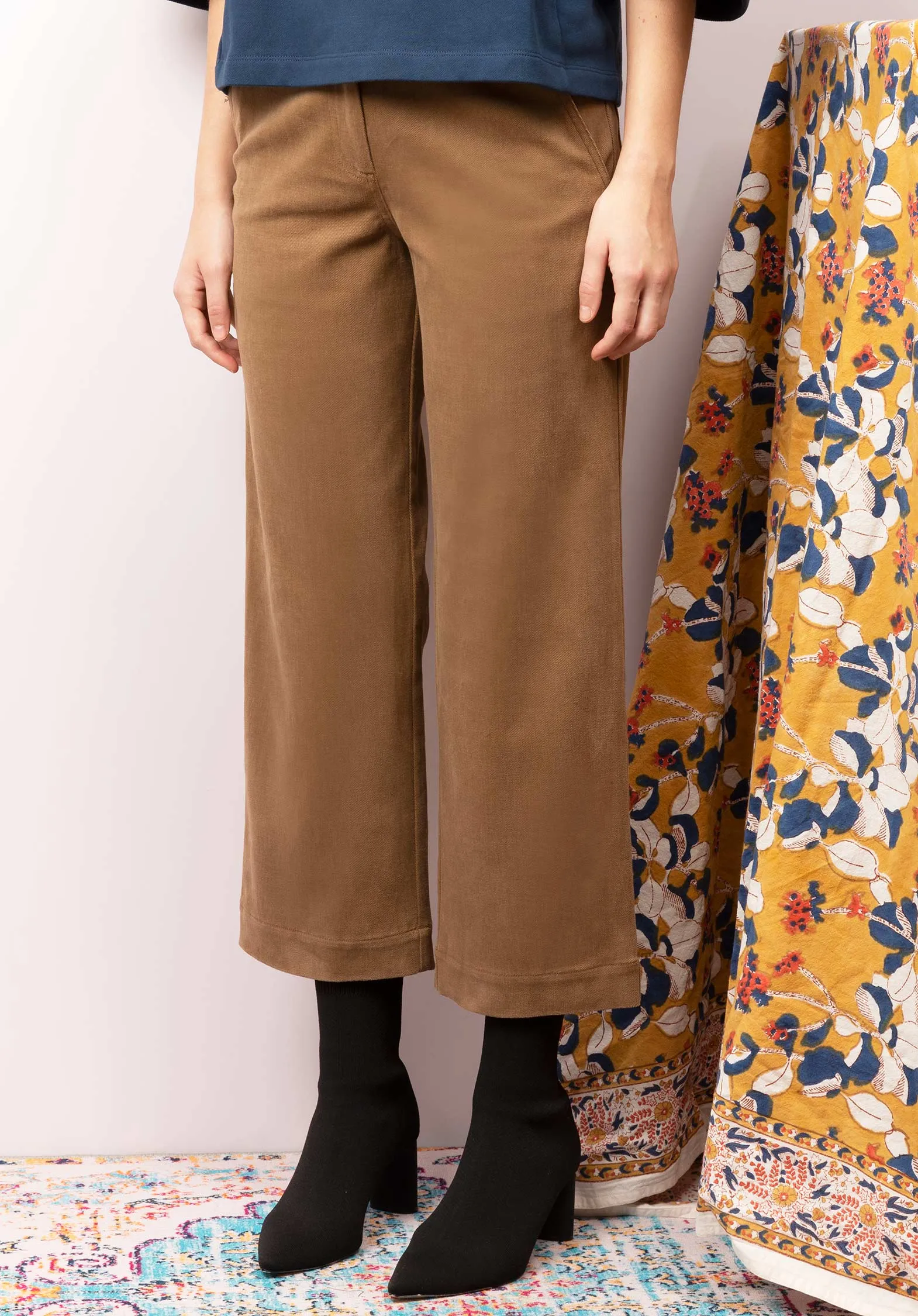 Wide-leg Pants