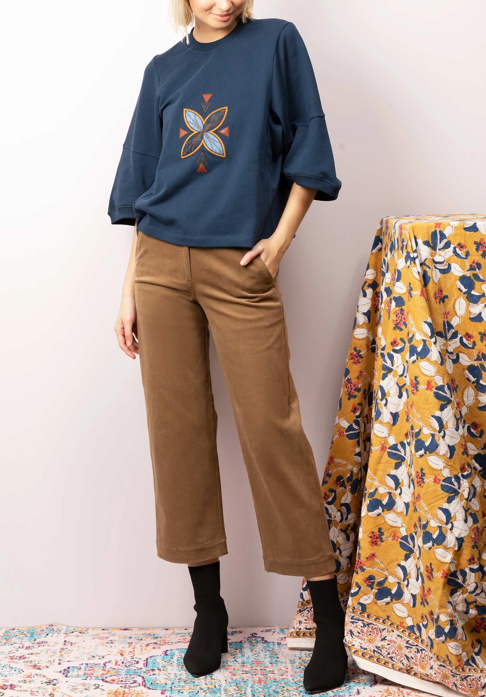 Wide-leg Pants